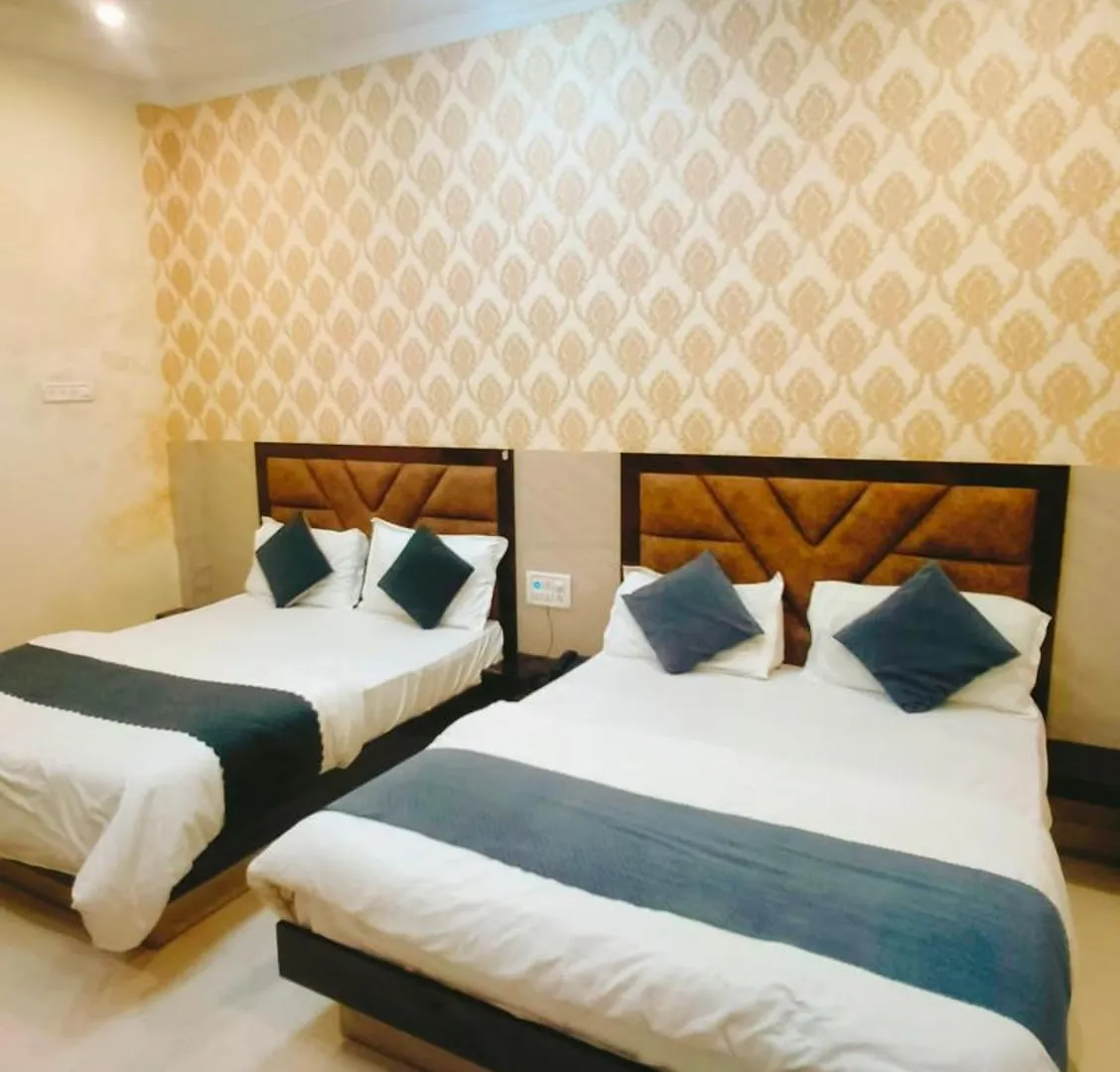 Hotel Prakash Residency Gadowlia ! Varanasi - 400 Meters From Kashi-Vishwanath-Temple-And Ganga Ghat With-Lift-Wifi-Restaurant- Paid-Parking Facilities-Newly Decorated Room- A Top Rated Premium Hotel In Varanasi