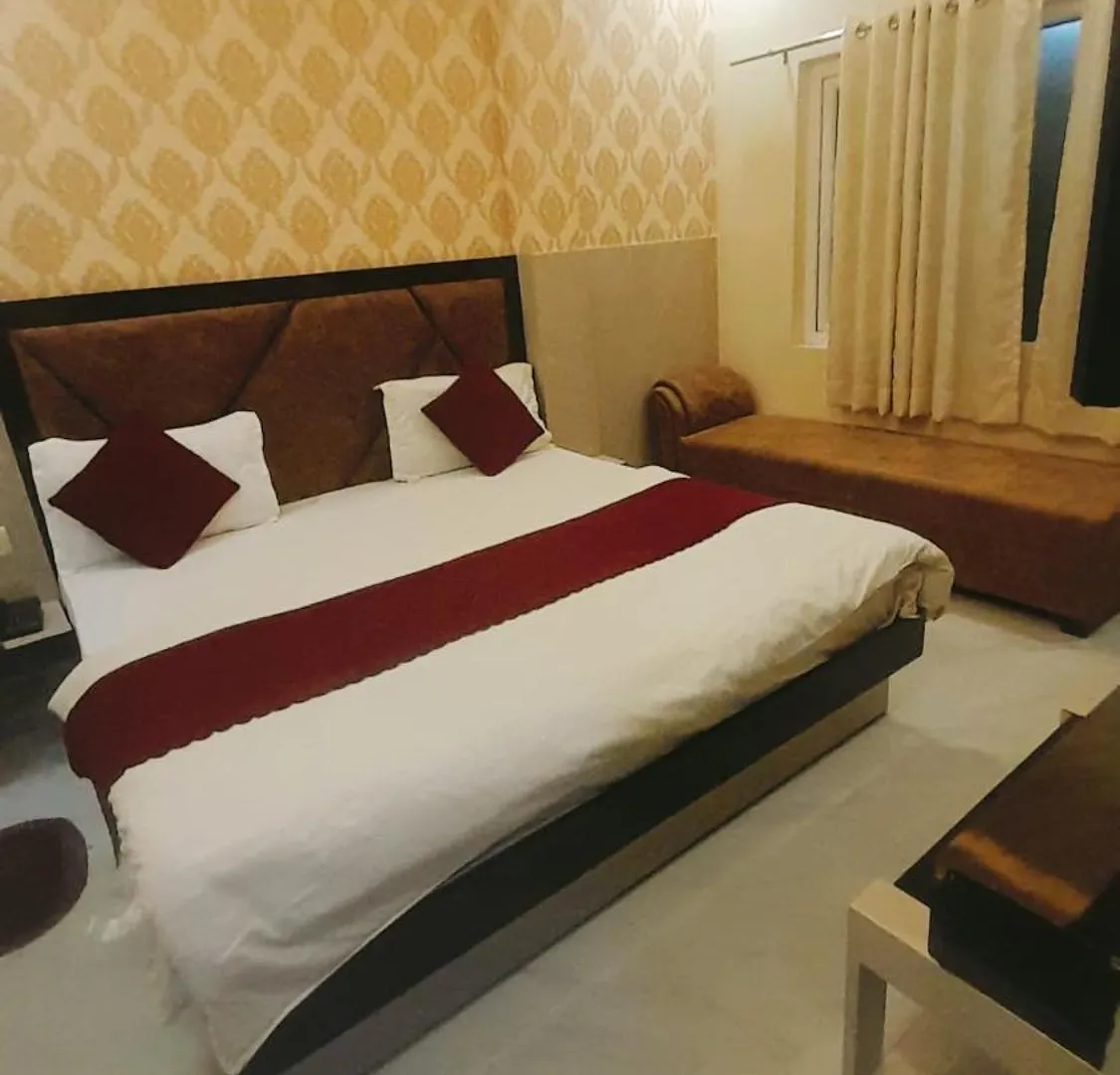 Hotel Prakash Residency Gadowlia ! Varanasi - 400 Meters From Kashi-Vishwanath-Temple-And Ganga Ghat With-Lift-Wifi-Restaurant- Paid-Parking Facilities-Newly Decorated Room- A Top Rated Premium Hotel In Varanasi
