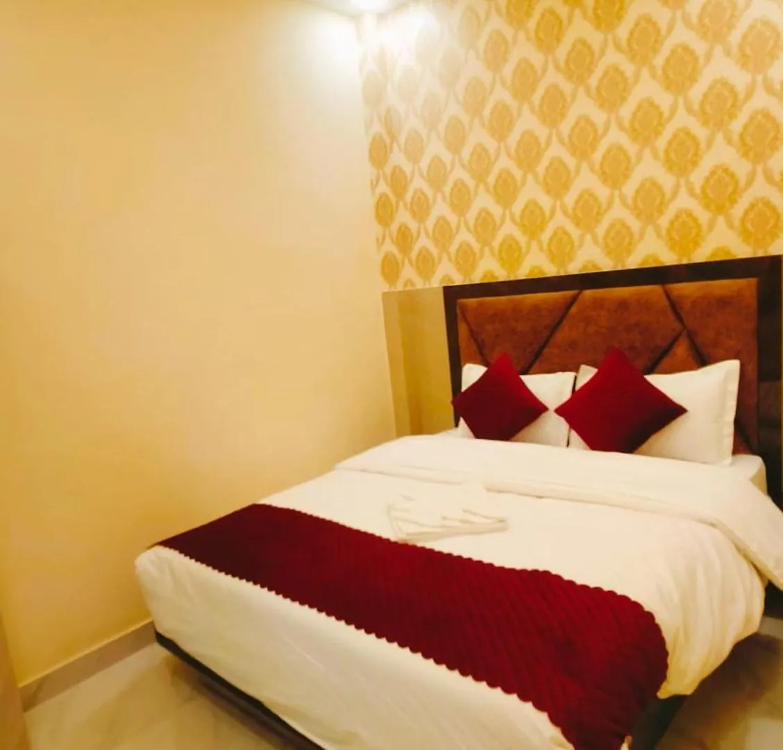Hotel Prakash Residency Gadowlia ! Varanasi - 400 Meters From Kashi-Vishwanath-Temple-And Ganga Ghat With-Lift-Wifi-Restaurant- Paid-Parking Facilities-Newly Decorated Room- A Top Rated Premium Hotel In Varanasi